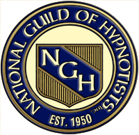 Logo de la National Guild of Hypnotists, avec texte 'N.G.H. Est. 1950' sur fond bleu et or.