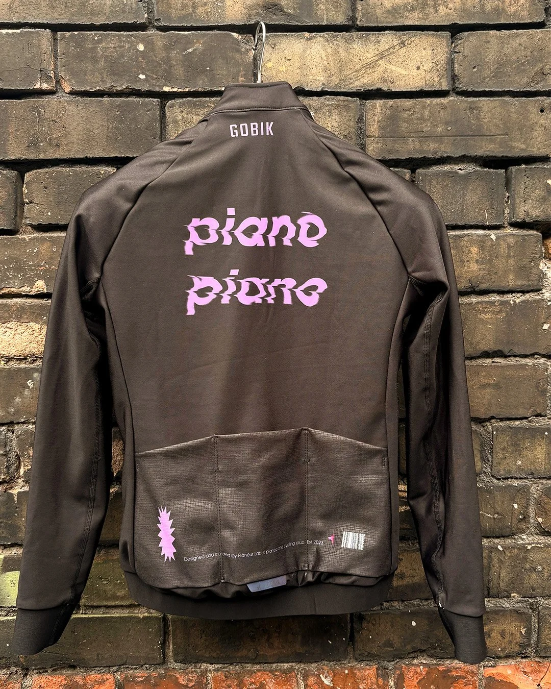 Finally got our hands on it.
 
After months of work and weeks of waiting, we can finally touch and wear the kit that's going to be with us on every PP ride.
 
Thanks to @shopthegarden for having us!
Massive thanks to @whiplashbeer for bringing the vi