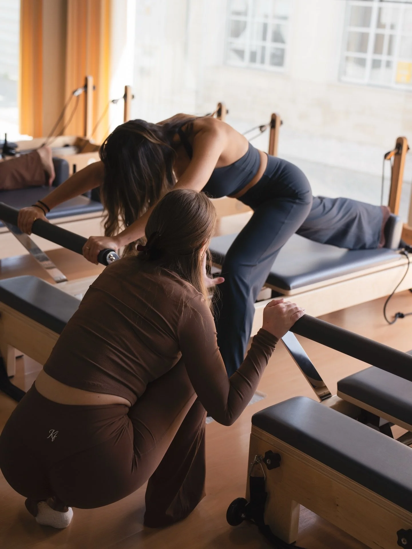 At Lumina, we don&rsquo;t offer &ldquo;standard&rdquo; classes. We provide specialized clinical sessions designed for those who don&rsquo;t settle for the common.

Unlike traditional Pilates, our method is rooted in clinical rigor and anatomical prec