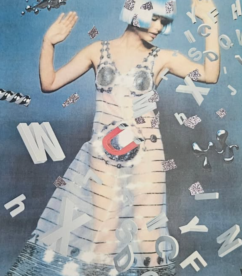 Une affiche artistique représentant une femme avec des éléments déconnectés, tels que des lettres, des chiffres et des objets métalliques flottants, créant un effet surréaliste.