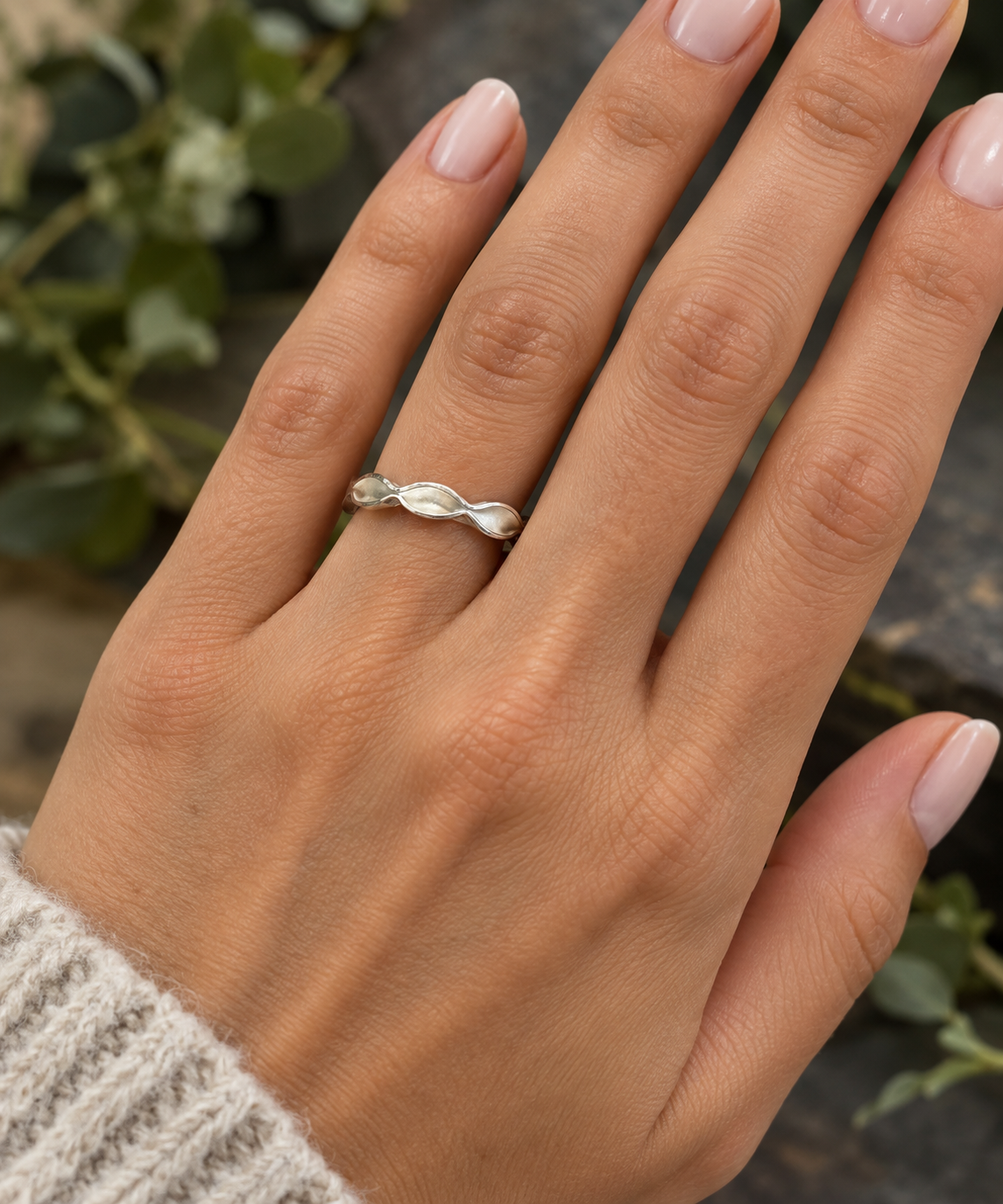 Silver Petal Ring 2.png