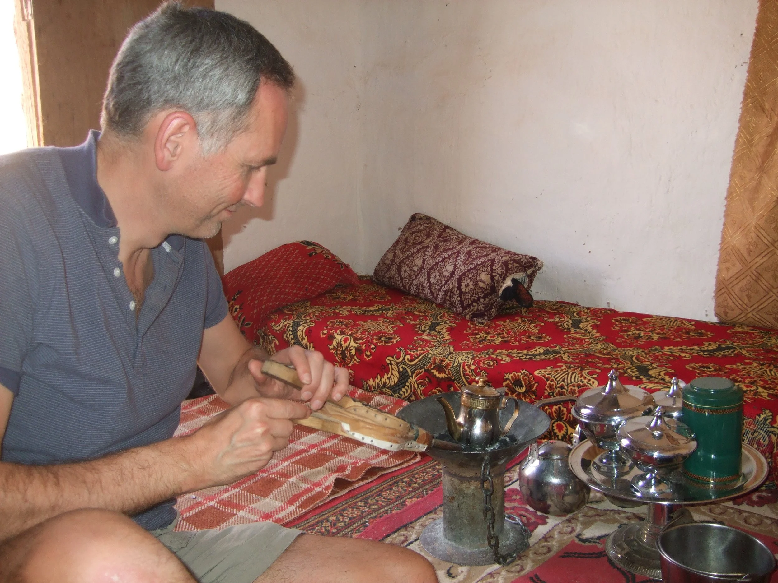 Peter  making tea.JPG