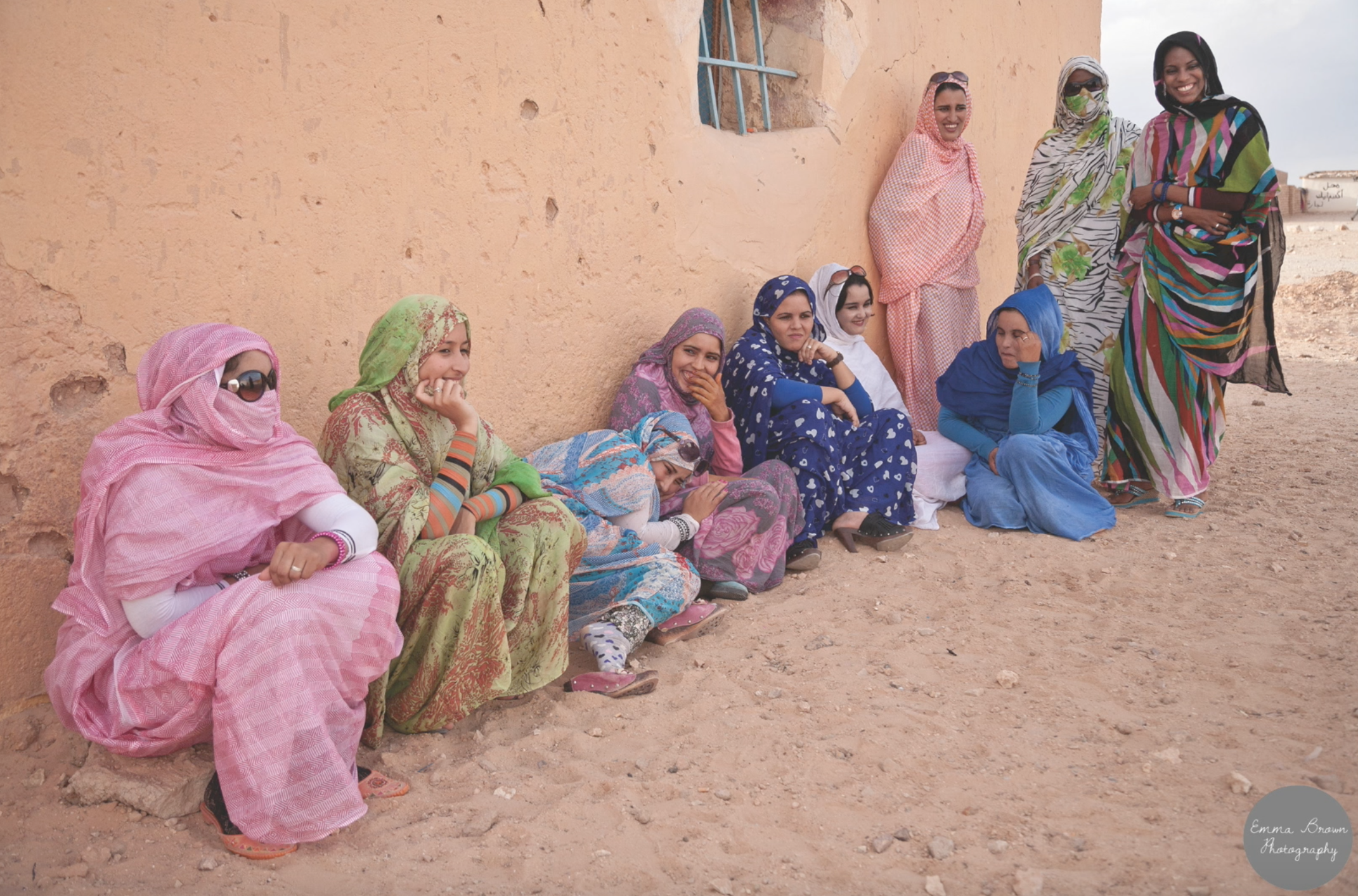 Saharawi women along wall.png