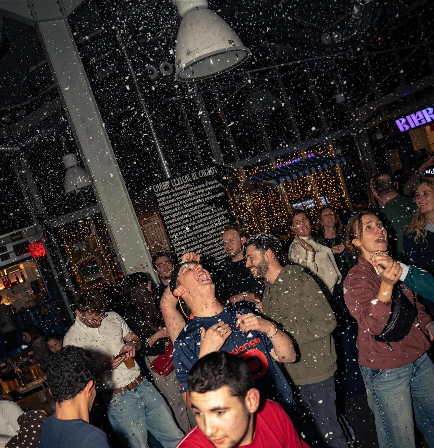 // D&Eacute;HANCH&Eacute; SUPPL&Eacute;MENT CANON &Agrave; NEIGE ⛄️ 🧊//

C&rsquo;&eacute;tait la premi&egrave;re de la Winter Party! Gros dj-set, playlist by @valentin_de_vaal et le canon &agrave; neige pour refaire la d&eacute;co de Cageot 🪩❄️

Pr