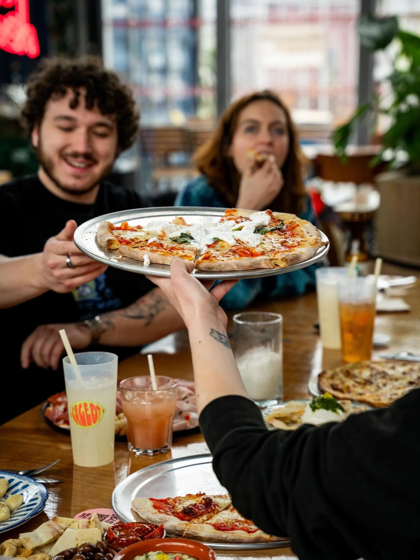 // SCARPETTA, TI AMO ❤️&zwj;🔥🇮🇹🍕🎶 //

D&eacute;j&agrave; un mois que Scarpetta a ouvert&hellip; et on est trop heureux de voir l&rsquo;engouement autour de ce nouveau spot ✨

On en a profit&eacute; pour (re)tester la carte, et franchement&hellip