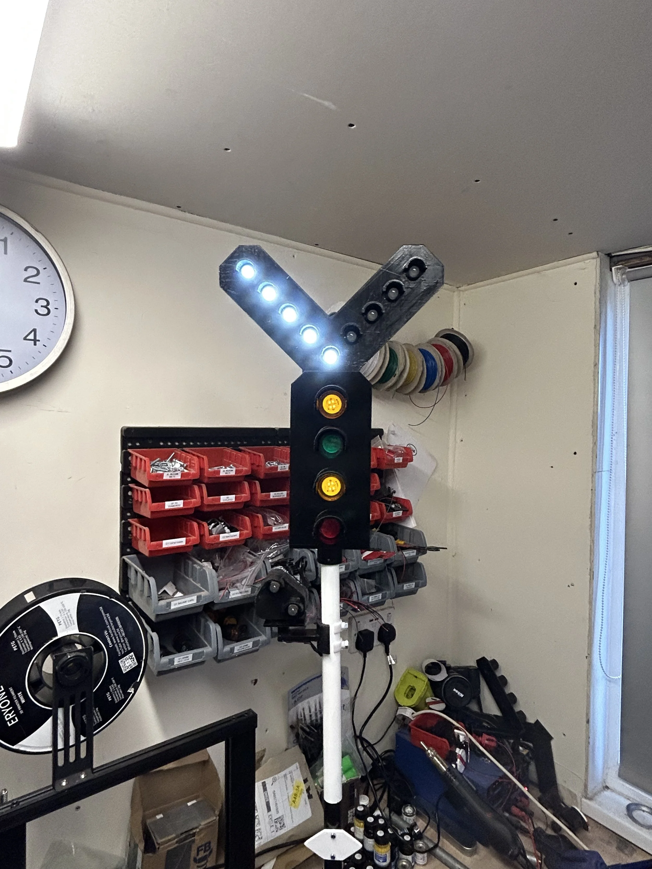 A 3d printed 4 aspect colour light signal with postion 1-4 "feathers".