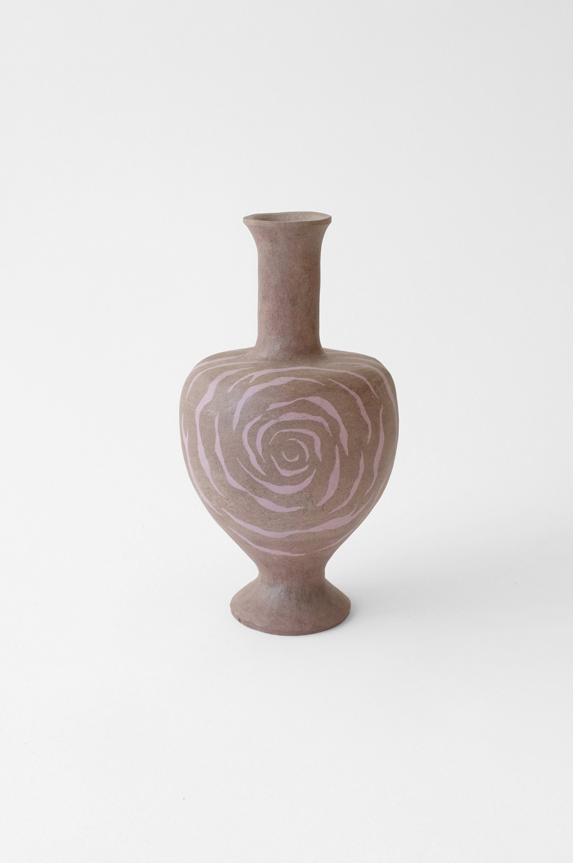 “Petal Vase”
Stained White Stoneware, Inlay
H 26.5cm W 14cm
2024