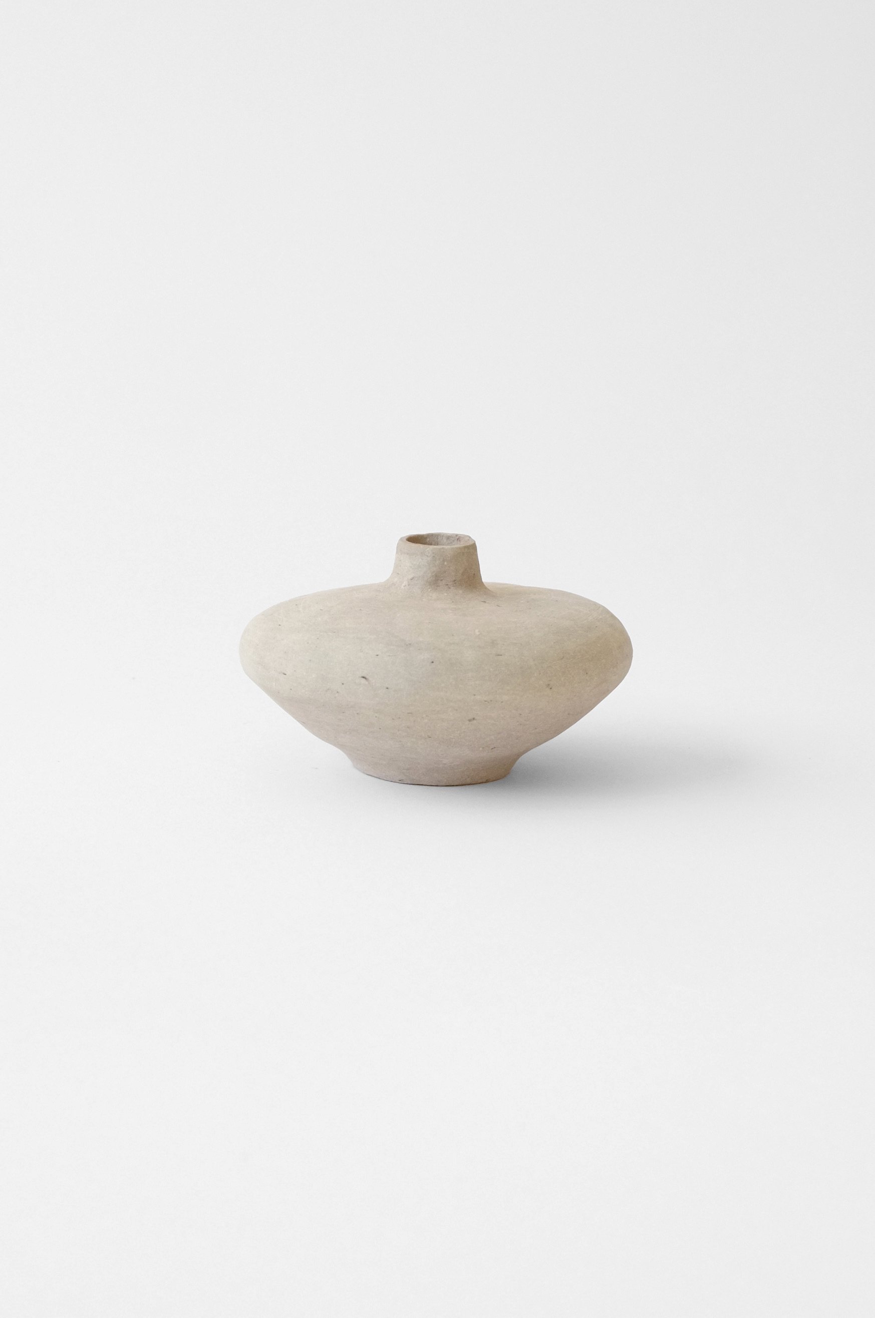 “Grey Candle Holder/ Vase”
Stained White Stoneware
H 8 cm W 14cm
2025