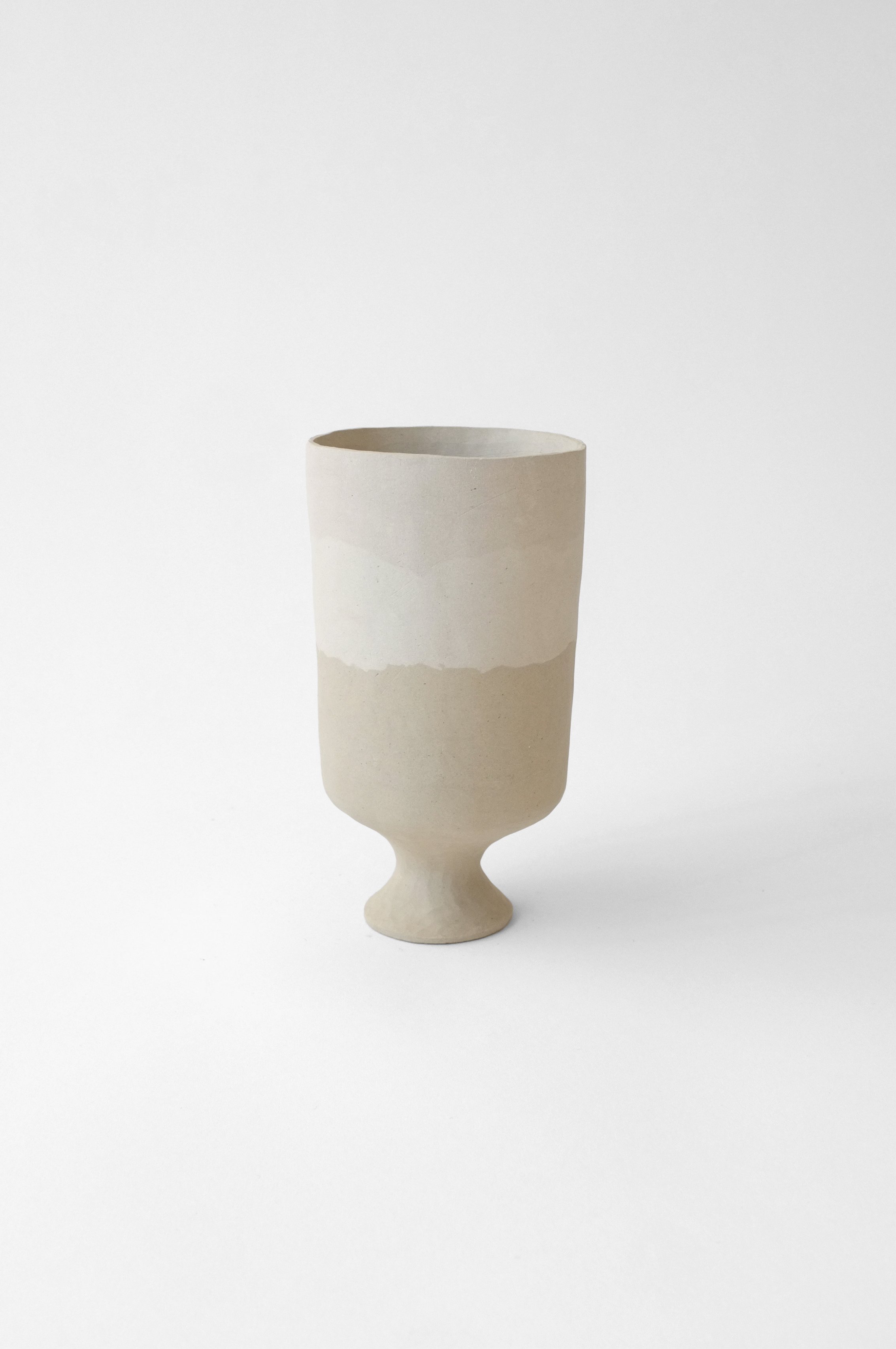 “Sandstone Banded Vase”
Stained White Stoneware
H 20cm W 12cm
2024
