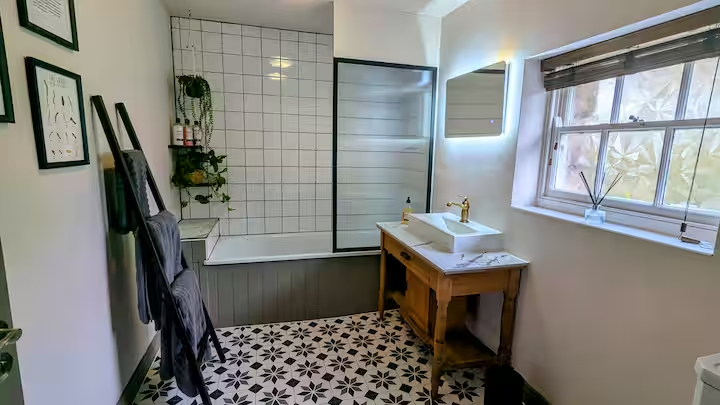 ImageDownloader_www.airbnb.co.uk_103e7053-22cc-493e-ae79-45cf596443ba.png