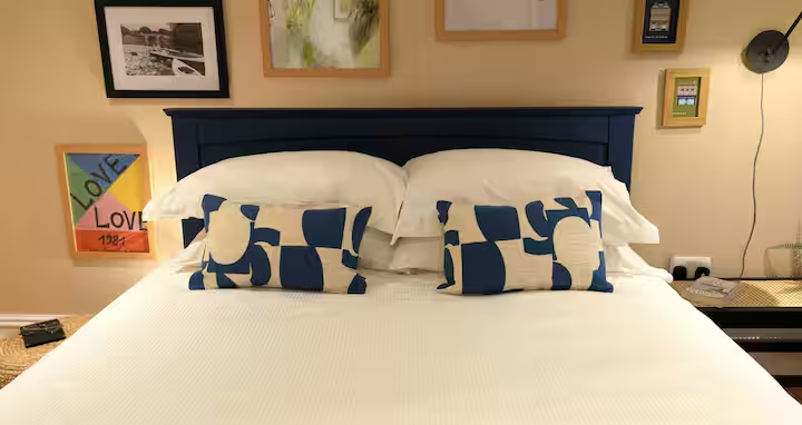 ImageDownloader_www.airbnb.co.uk_8c44541c-c7c8-4a3a-9da3-074dae292c0d (1).png
