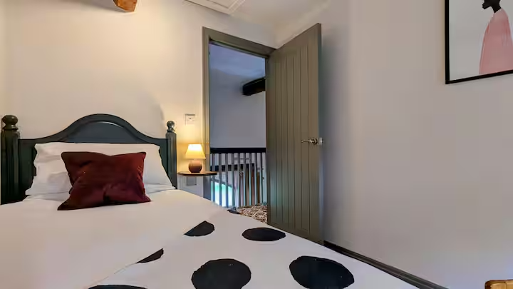 ImageDownloader_www.airbnb.co.uk_b68cbe02-c057-435e-a503-fc6d8386dafb.png