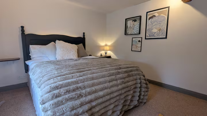 ImageDownloader_www.airbnb.co.uk_d3d886ba-111b-46f6-8cb2-883380b868c1.png
