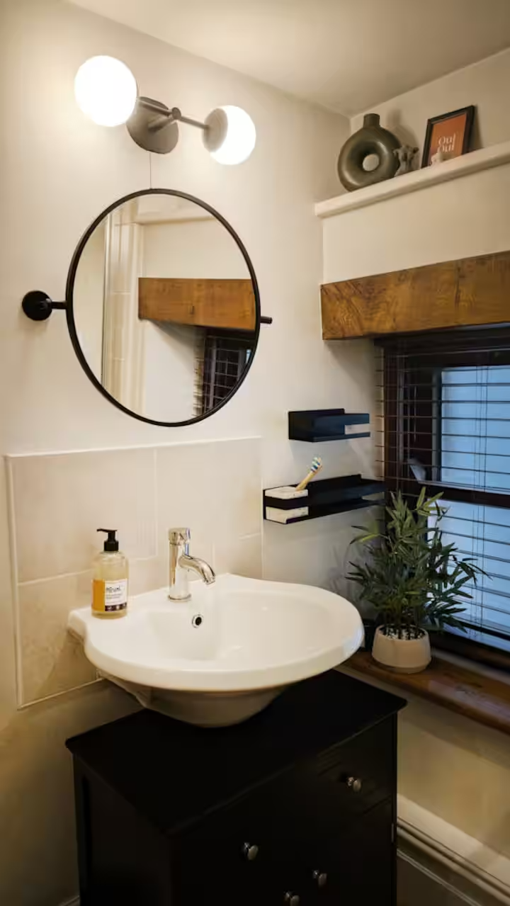 ImageDownloader_www.airbnb.co.uk_81a54cf9-9fbc-4e3f-a951-1ea5c7c1cebf (2).png