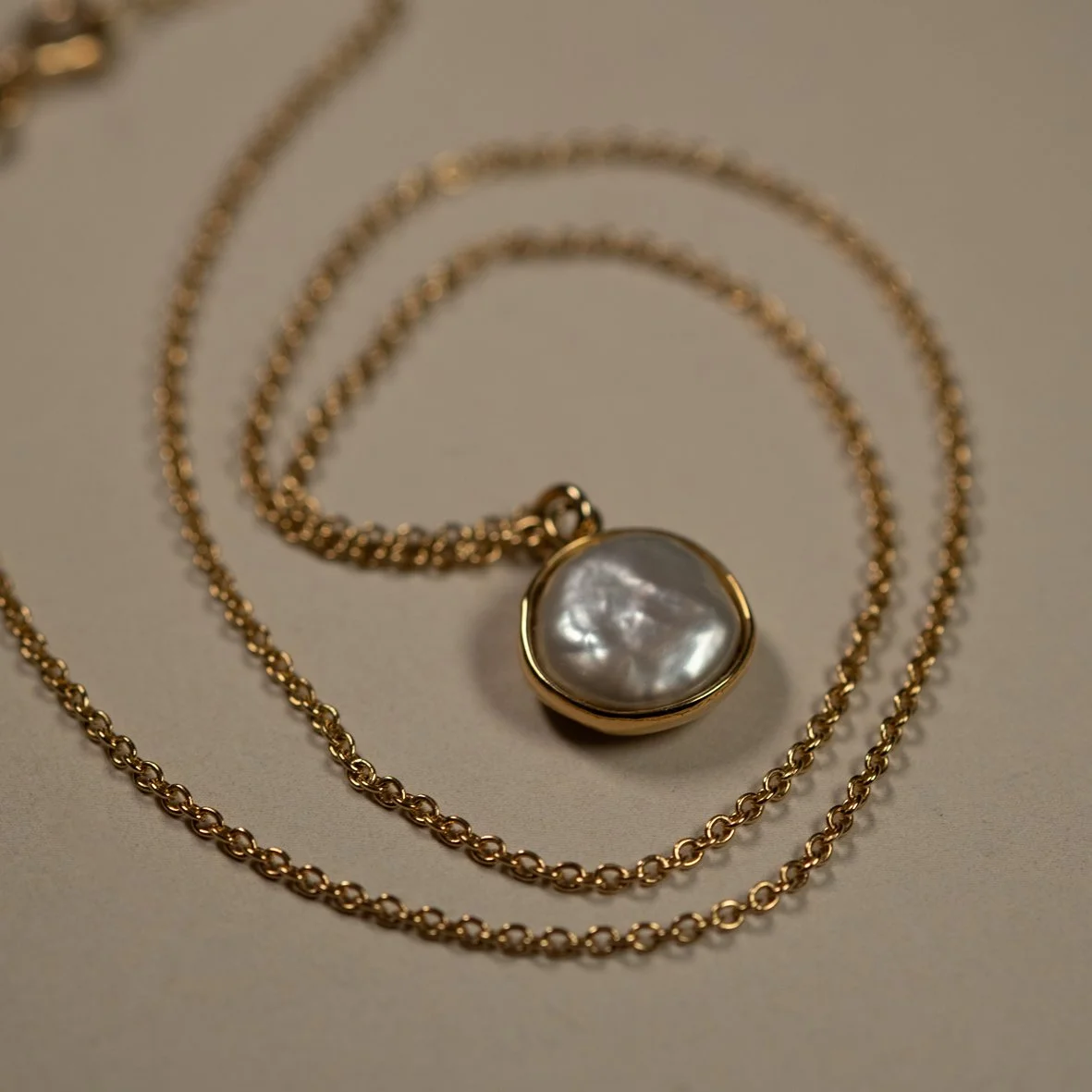 ketting-goud-parel-salvador-Brugge-2.jpg
