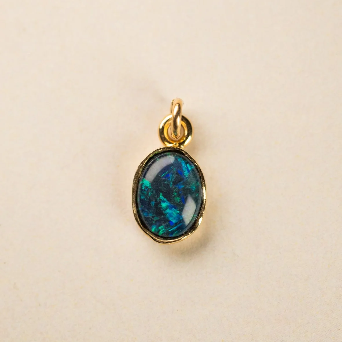 Hanger met Australische opaal