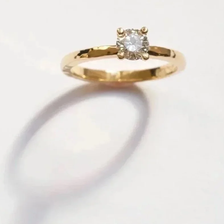 Exclusieve verlovingsring met 1 caraat diamant op gesmede 18k gouden ring