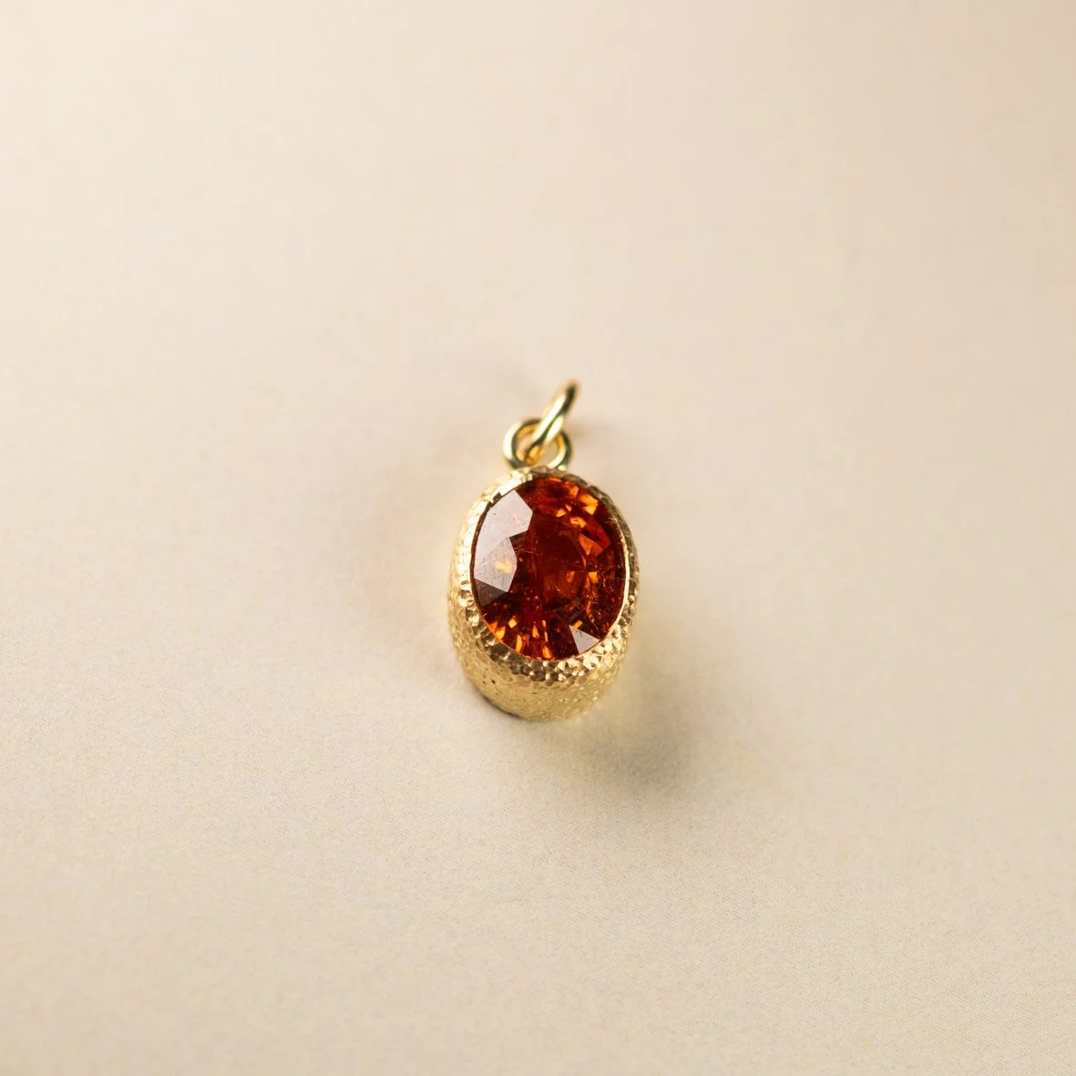 Hanger JULIA met Mandarijn granaat