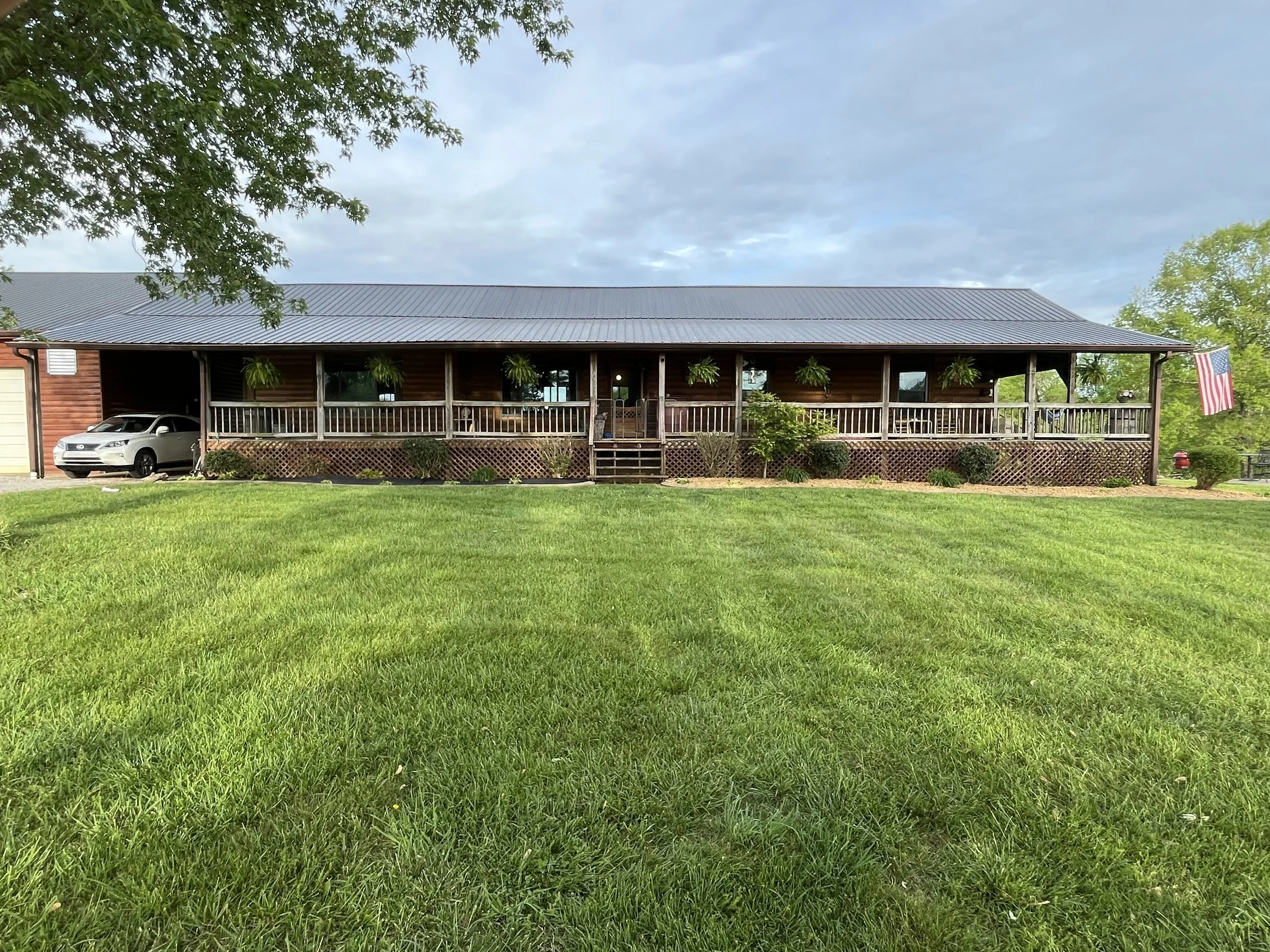 Front exterior of Creekside Crafters creative retreat property in Watertown, Tennessee