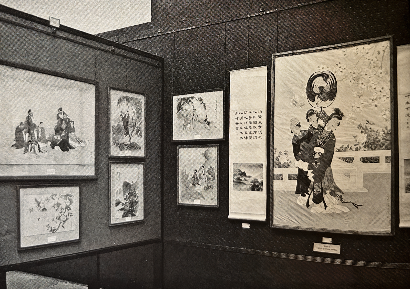 Installation of the Exhibition of Contemporary Japanese and Chinese Art ( Obecní dům, Prague, 1929). (c) DOPLNIT