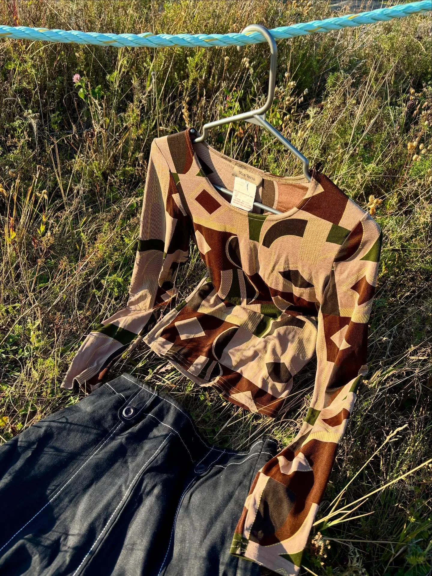 R&eacute;cemment thrift&eacute;: couleurs et textures d'automne, petits jackets, jupes midi 🤎

P-S: j'organise un pop-up TOUT l'automne!! Avez-vous h&acirc;te d'en savoir plus? 😏