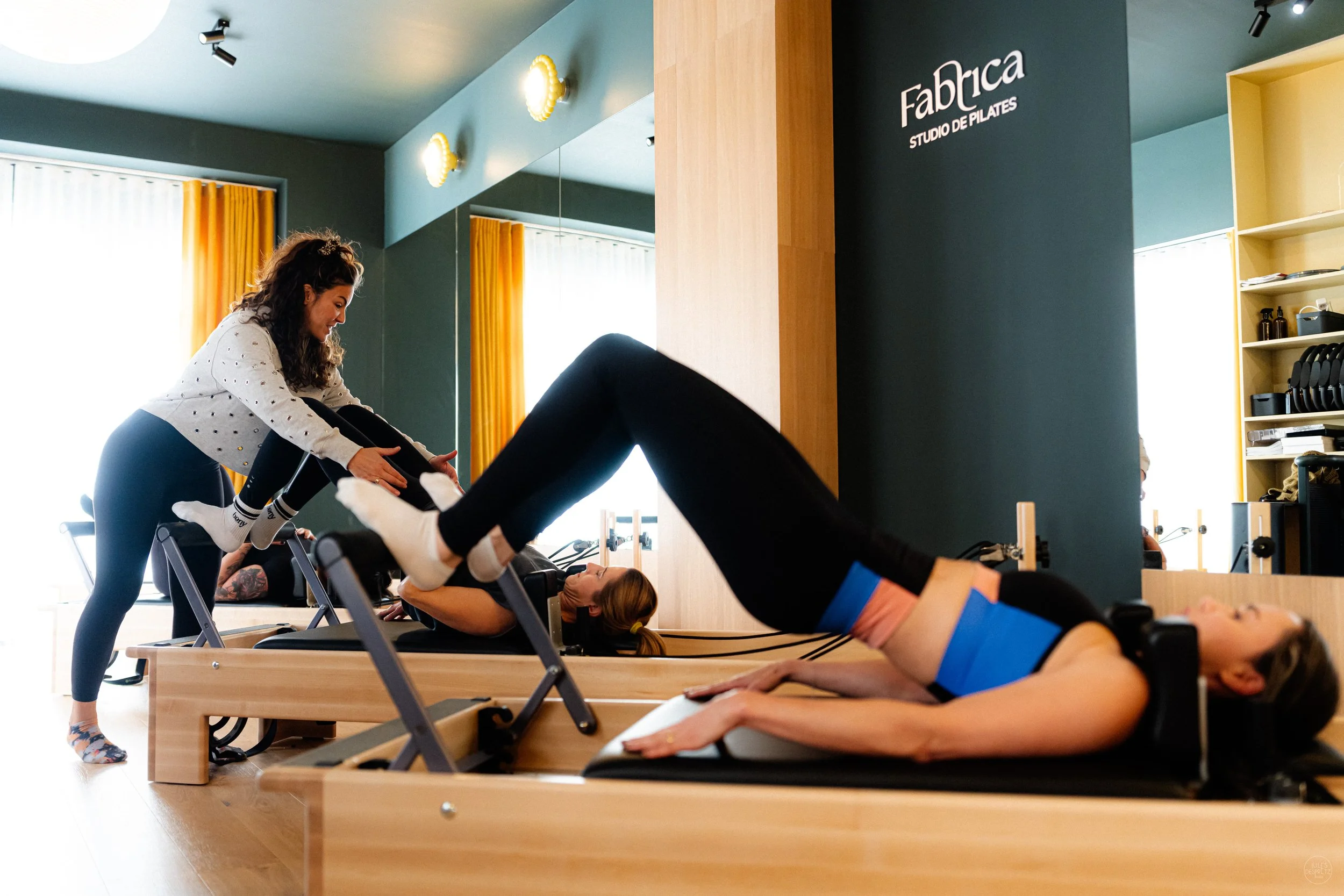 Paris 16 Pilates Autueil - Gestes précis enseignés par Carine de Marco 13.jpg