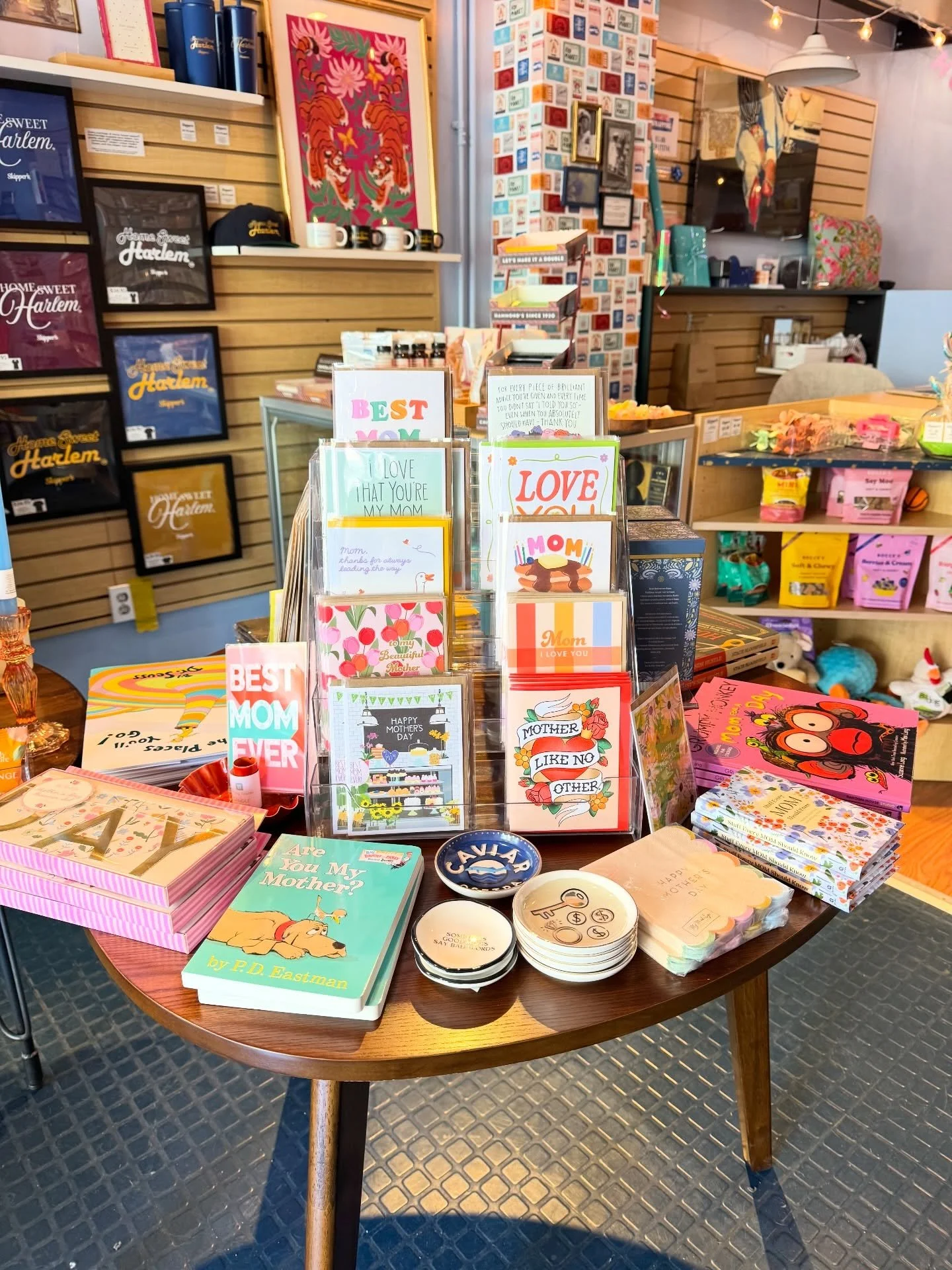 Spring means celebrating moms, dads, and grads! 🩷🎓 Still looking for the perfect gift? Here's a sneak peek of our seasonal table, teeming with new products and literary classics!

#skippersnyc #giftshop #classof2026 #mothersdaygifts #columbiauniver