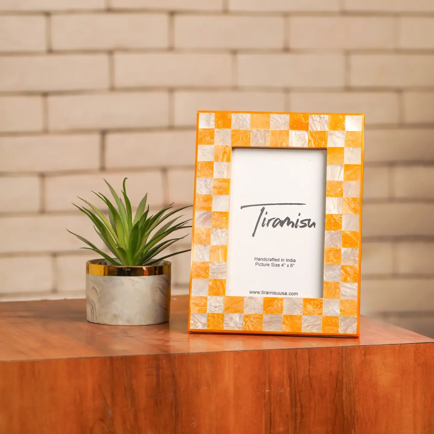 Golden Glow: Yellow & Ivory Resin Picture Frame