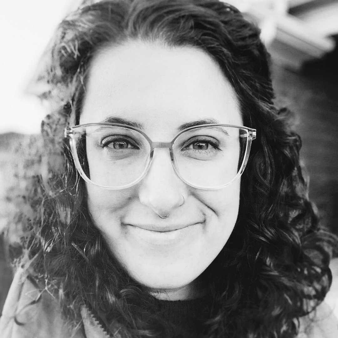 Years ago, I faced chronic pain that changed my life.

That experience led me here to this work, and to you.

Today, I help people across Missouri navigate pain, illness, grief, and big emotions.

If you're looking for a therapist who gets it, you&rs