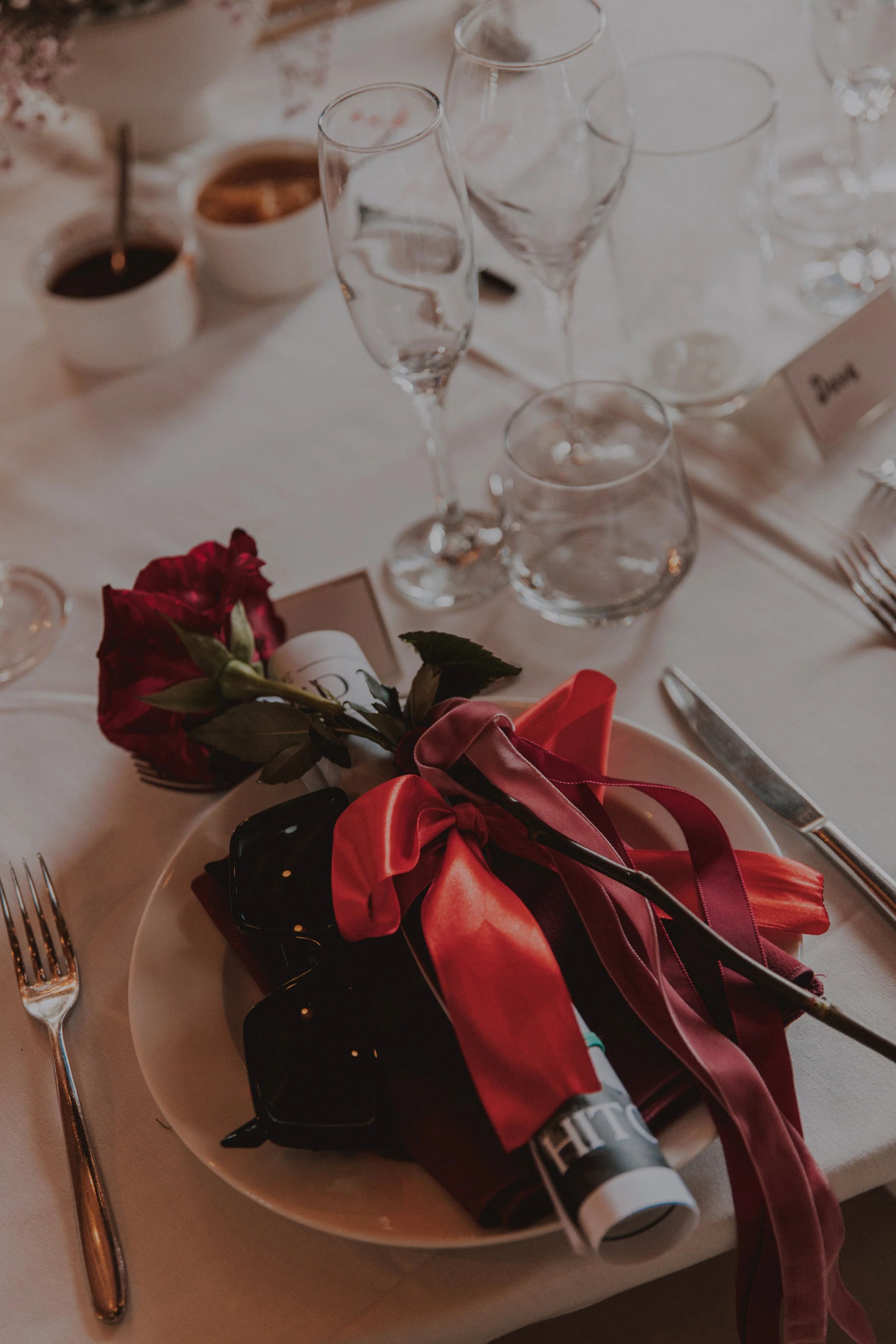 Red Rose Table Place Settings
