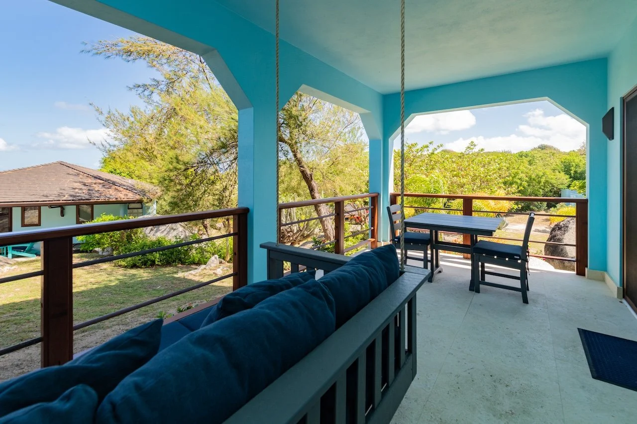Private king suite with en-suite bathroom at Eden Waters Villa