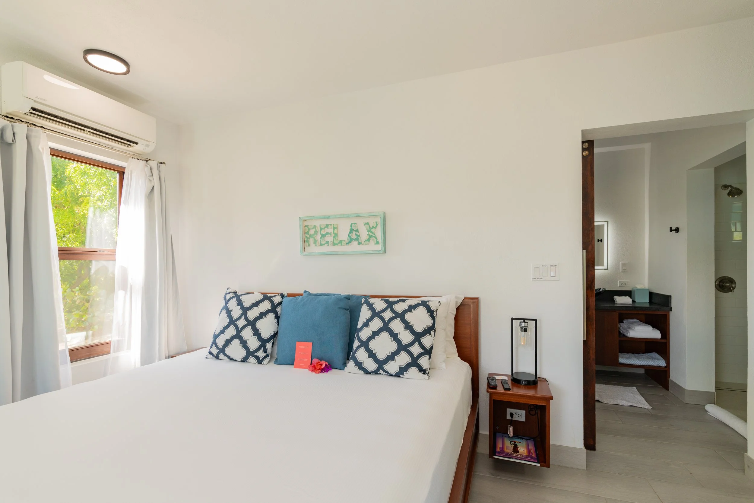 Private king suite with en-suite bathroom at Eden Waters Villa