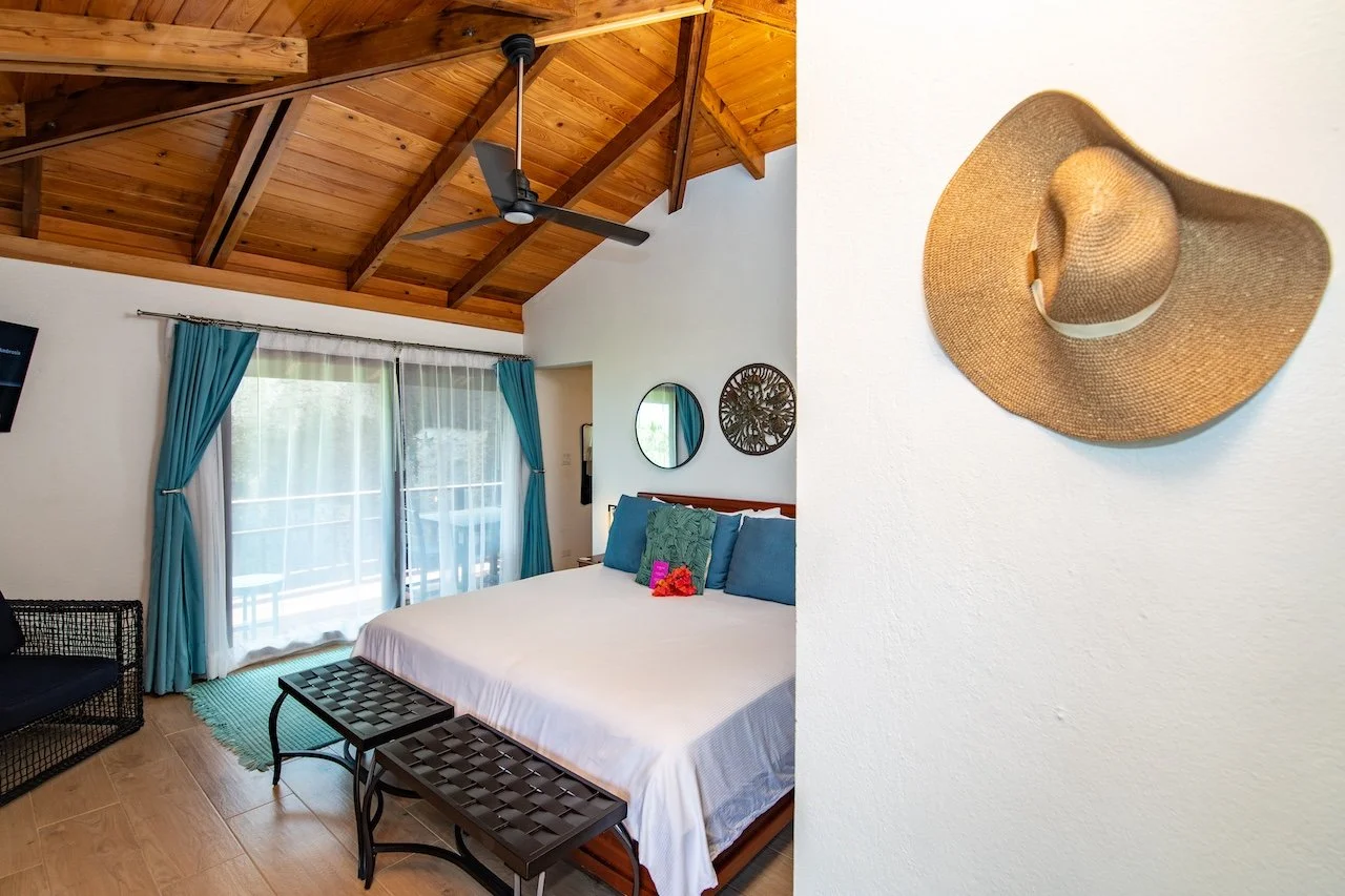 Private king suite with en-suite bathroom at Eden Waters Villa