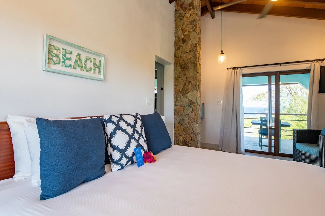 Private king suite with en-suite bathroom at Eden Waters Villa