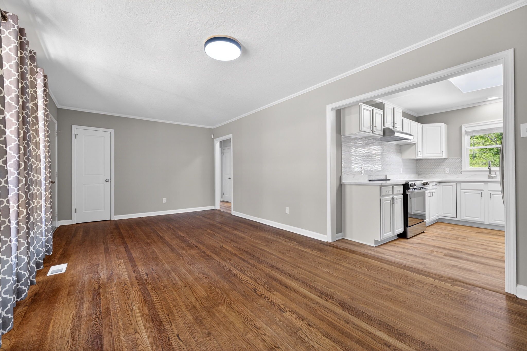 Living Room/Kitchen