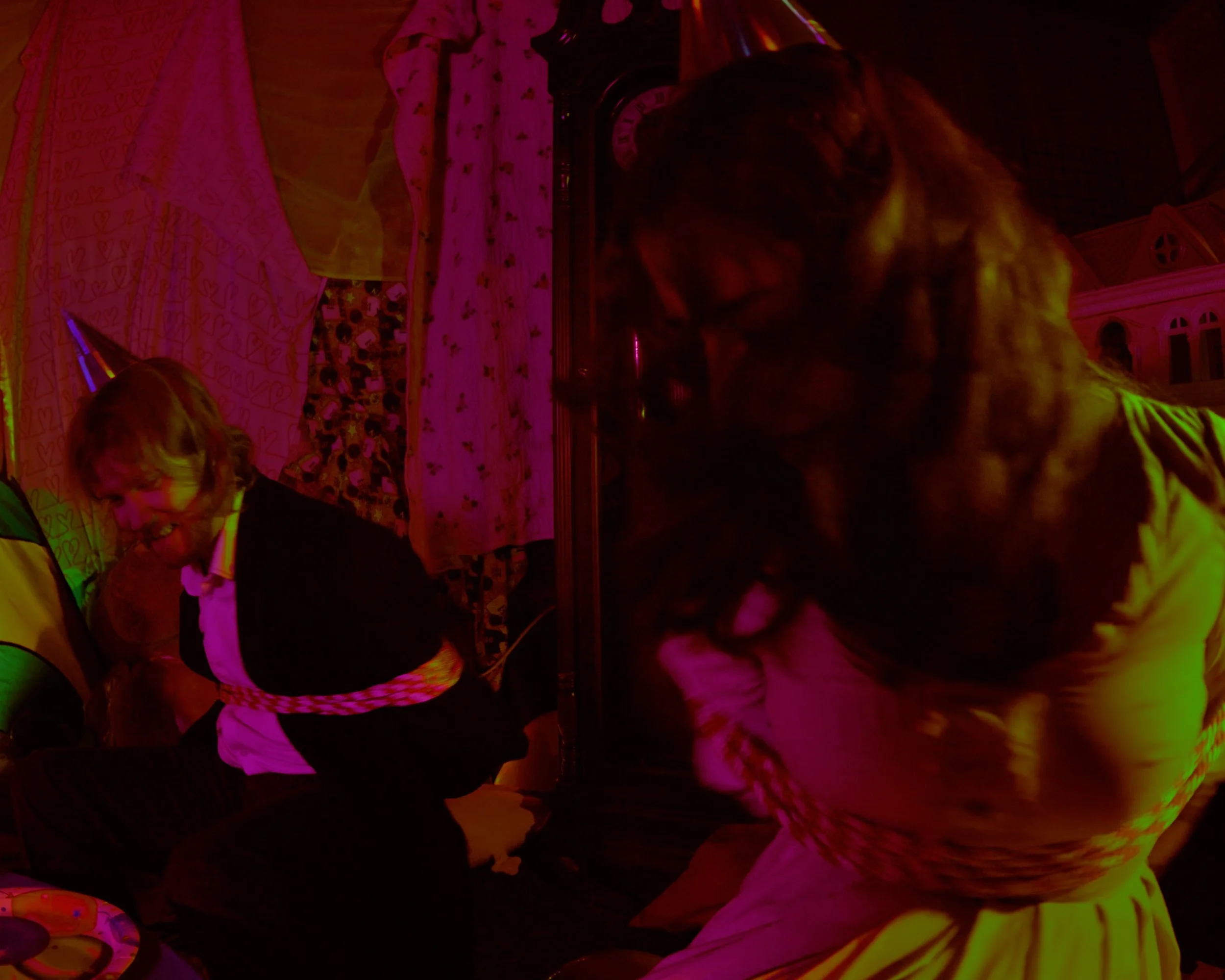 CLIP LAYOUT.00_00_29_03.Still023.jpg