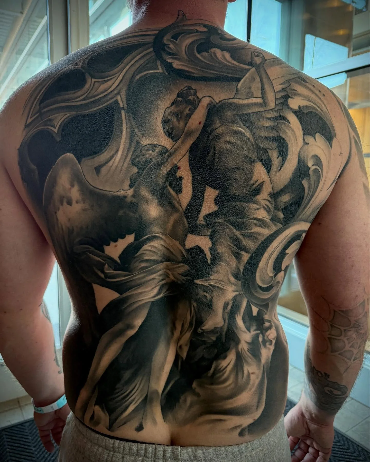 I can finally post this backpiece I spent this last year on. We had a long road up to @middleofthemaptattoo and decided to crush this for the large black and grey competition. We were blessed to be surrounded by insane talent. So proud of Ryan and I 