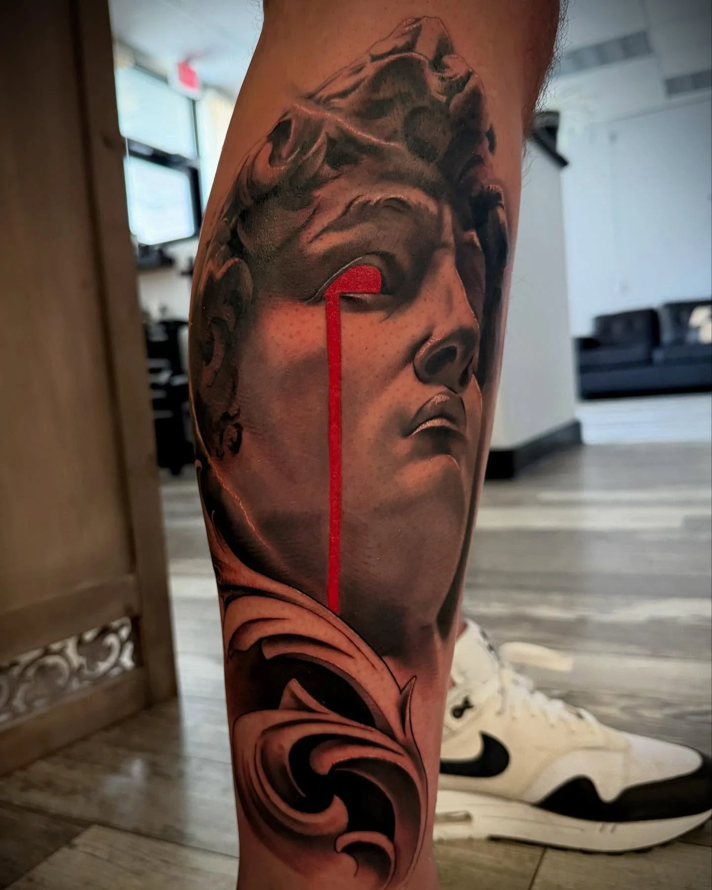 Fun leg design wrapped up for @sam.basler 

#statuetattoo #statueofdavid #blackandgreyrealism #realism #tattoo #black #legtattoo #filigree #filigreetattoo #tattoosnob #tatted #worldfamousink #pantheraink #blackclawneedle #hustlebutterdeluxe #yckth #h