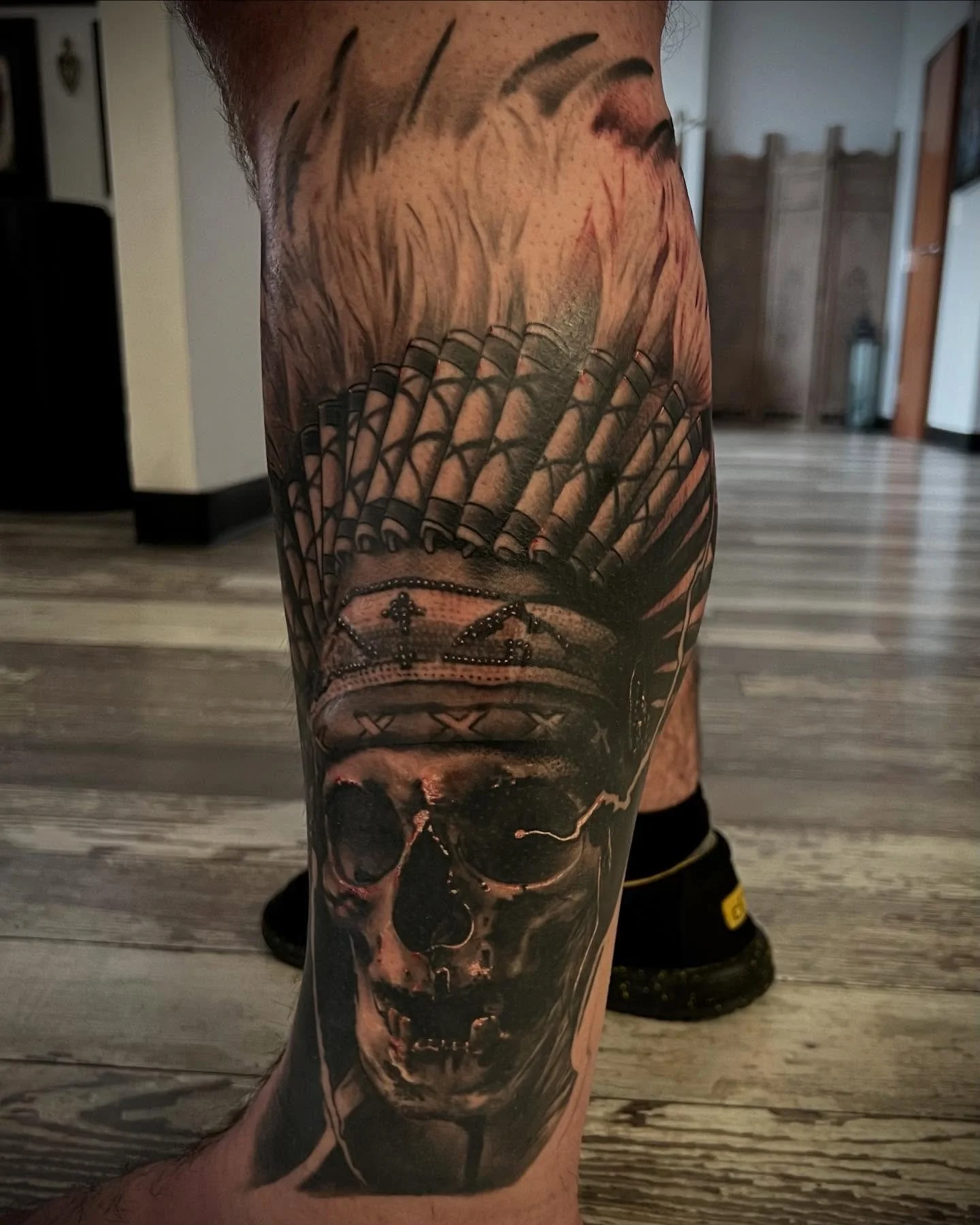 Three years in the making.
#legtattoo #leg #calftattoo #skull #skulltattoo #headdress #native #blackandgreytattoo #blackandgrey #blackandgreyrealism #realism #realismtattoo #pantheraink #worldfamousink #kwadron #hustlebutter #hivecaps #fkirons #yckth