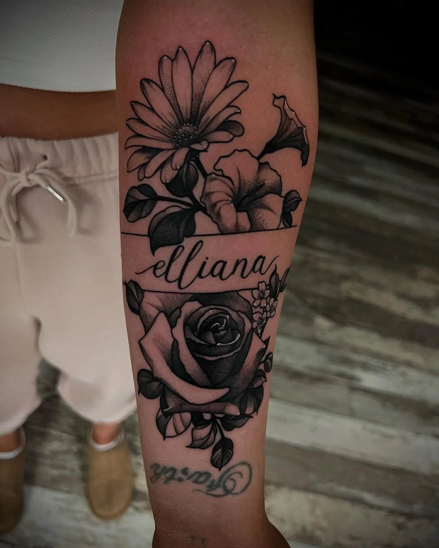 Elliana. 🖤

#floraldesign #floraltattoo #rose #rosetattoo #blackandgreytattoo #blackandgrey #aster #morningglory #memorial #memorialtattoo #armtattoo #blackandwhite #whipshading #stippletattoo #linework #pantheraink #kwadron #fkirons #hustlebutter #
