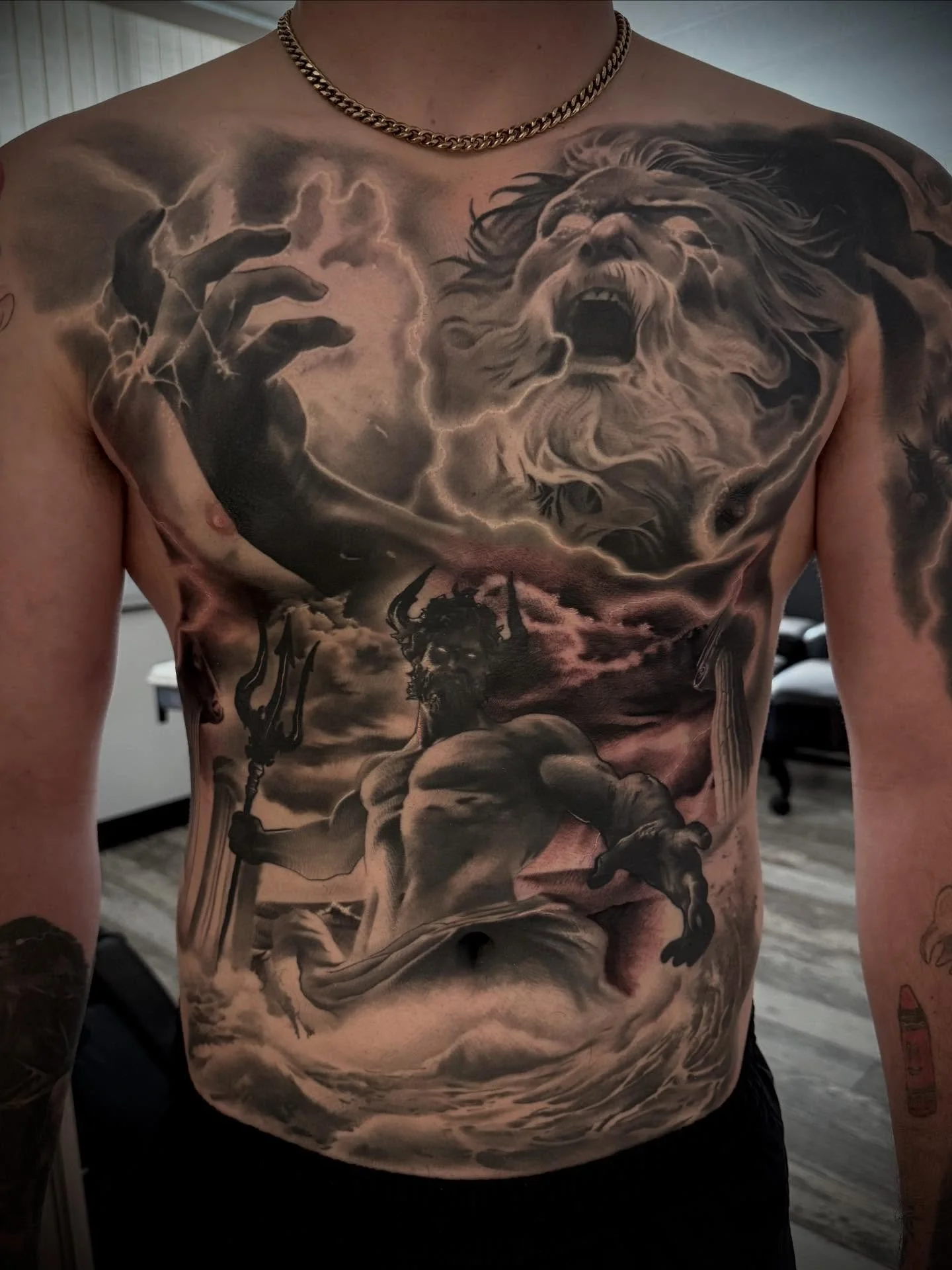 Torso finally finished for my good friend @lil_logan999 

#chesttattoo #torsotattoo #stomachtattoo #blackandwhite #blackandgrey #blackandgreytattoo #zeus #zeustattoo #poseidon #poseidontattoo #blackwork #lightning #realism #realismtattoo #blackandgre