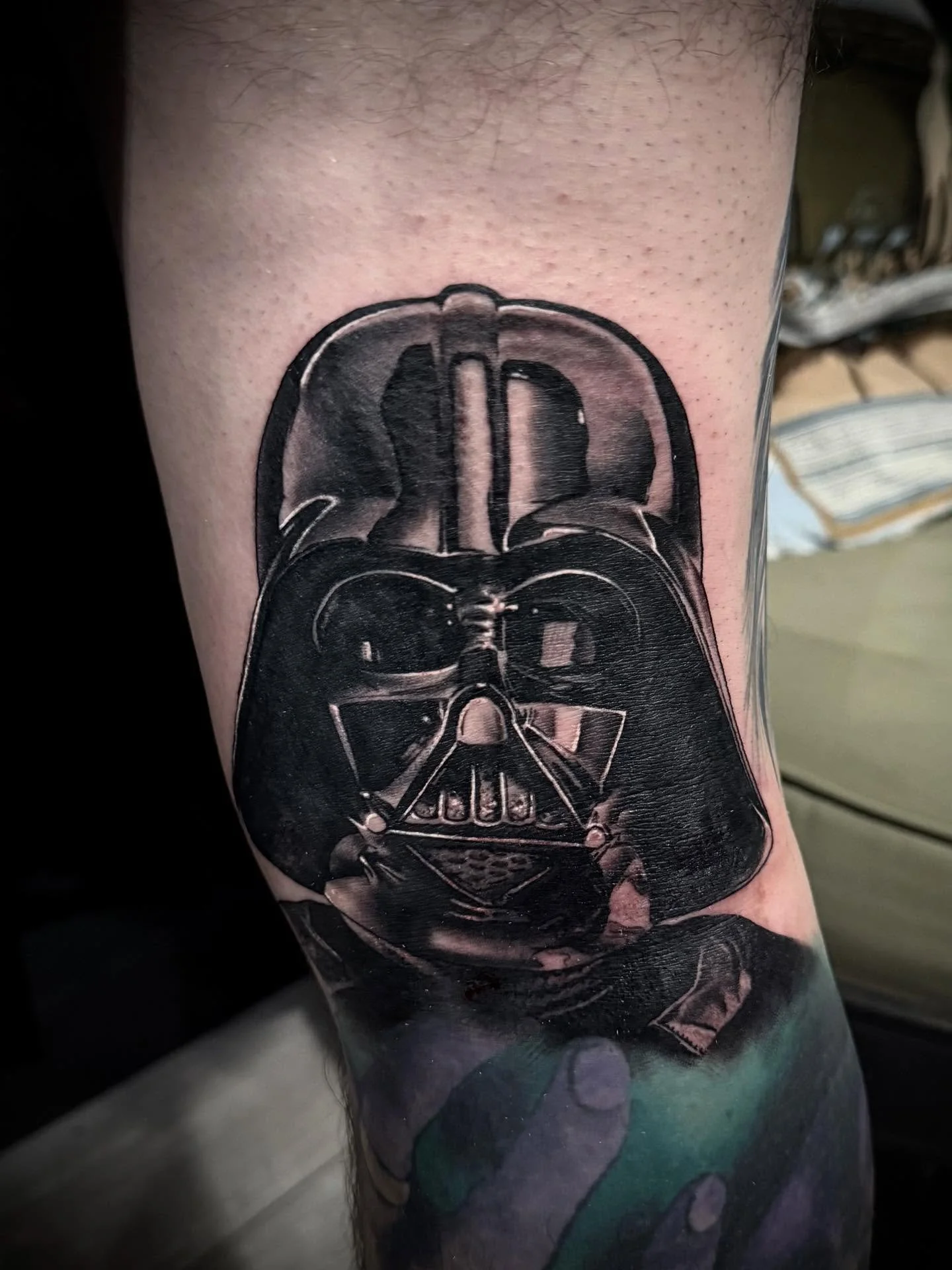 Vader in the knee ditch. Ouch.

#darthvader #darthvadertattoo #starwars #starwarsfan #starwarstattoo #black #blackandwhite #blackandgreytattoo #blackandgreyrealism #realismtattoo #legtattoo #knee #kneetattoo #fyp #inked @tattoosnob