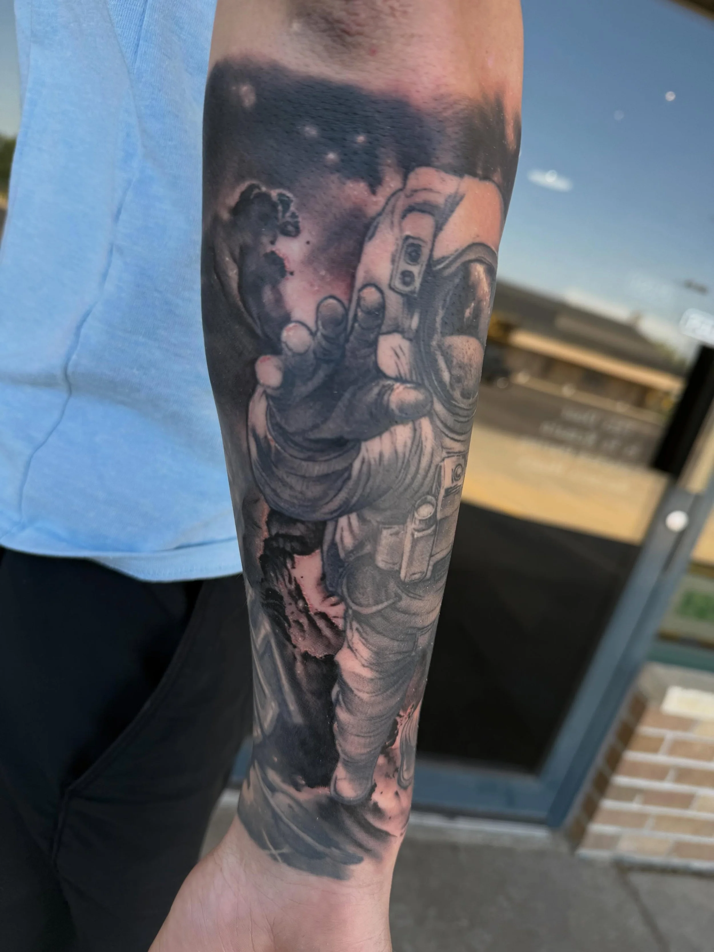Got to add this fun astronaut and space design to an existing tattoo for @itslando23 using only the best 
@fkirons 
@pantheraink 
@blackclaw 
@hustlebutterdeluxe 
@hivecaps 

#astronaut #space #blackandgreytattoo #realismtattoo #fyp
