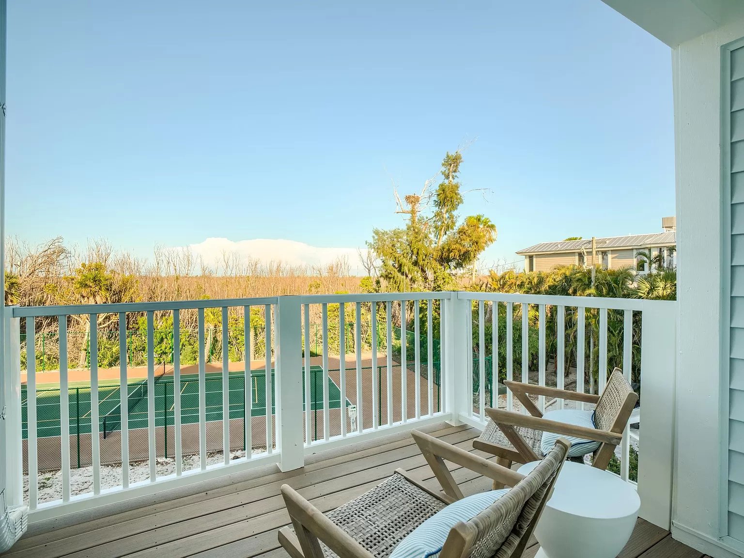 1072_Sundeck02.jpg