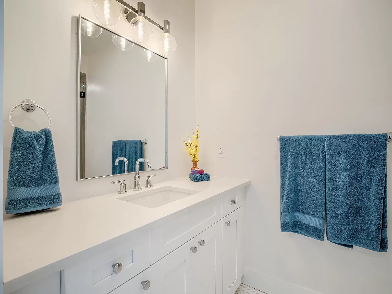 1072_GuestBath.jpg