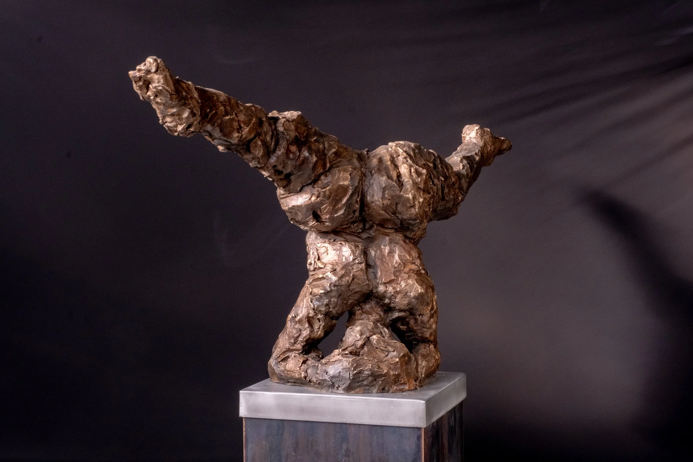 Balancing Pose (2) – bronze sculpture by Mila Sniegocki Fink Sfinksky, contemporary figurative art exploring body and movement