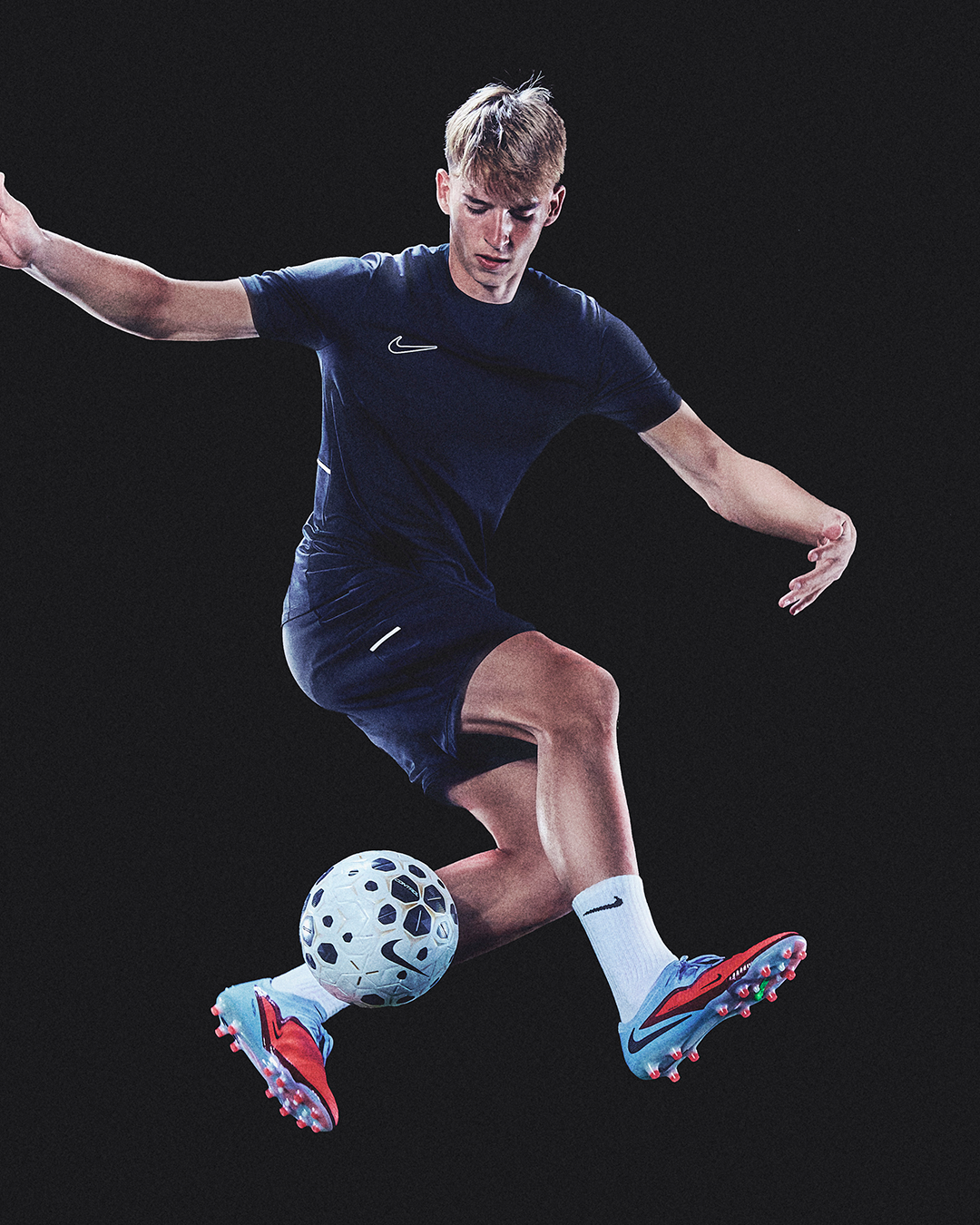 NIKE_PHANTOM_TOMAS_PERFORMANCE_00364_V3.png
