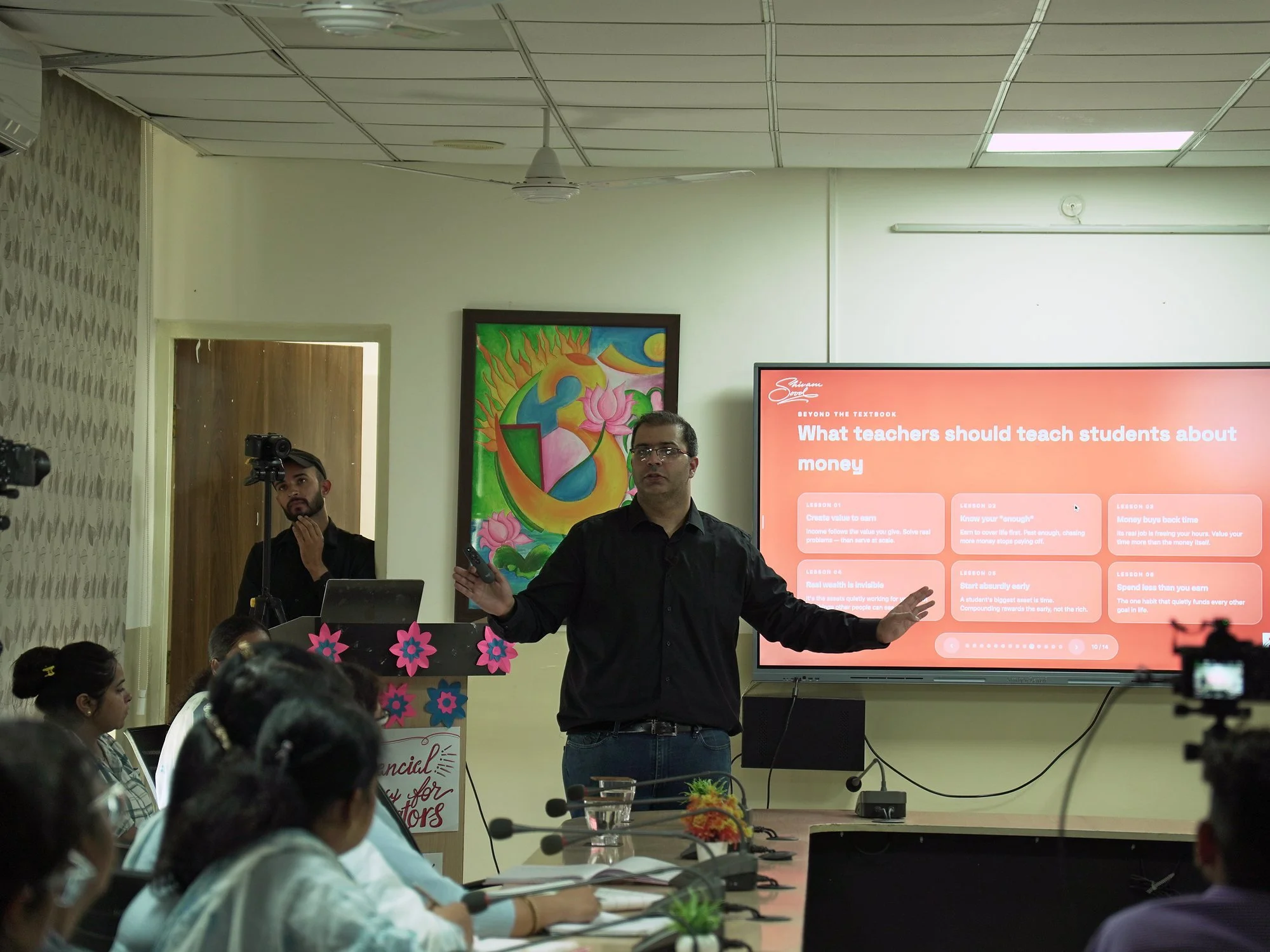 fr-talks-educators-dav-kaithal-10-room-engaged-wide-gesture.jpg