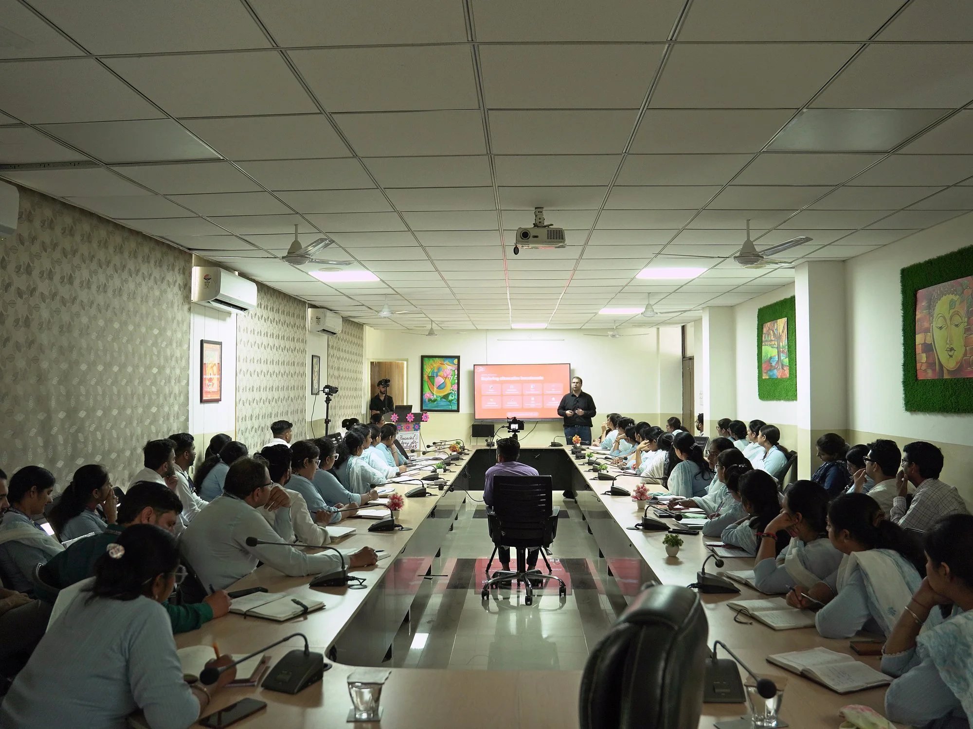fr-talks-educators-dav-kaithal-14-full-hall-centre-view.jpg
