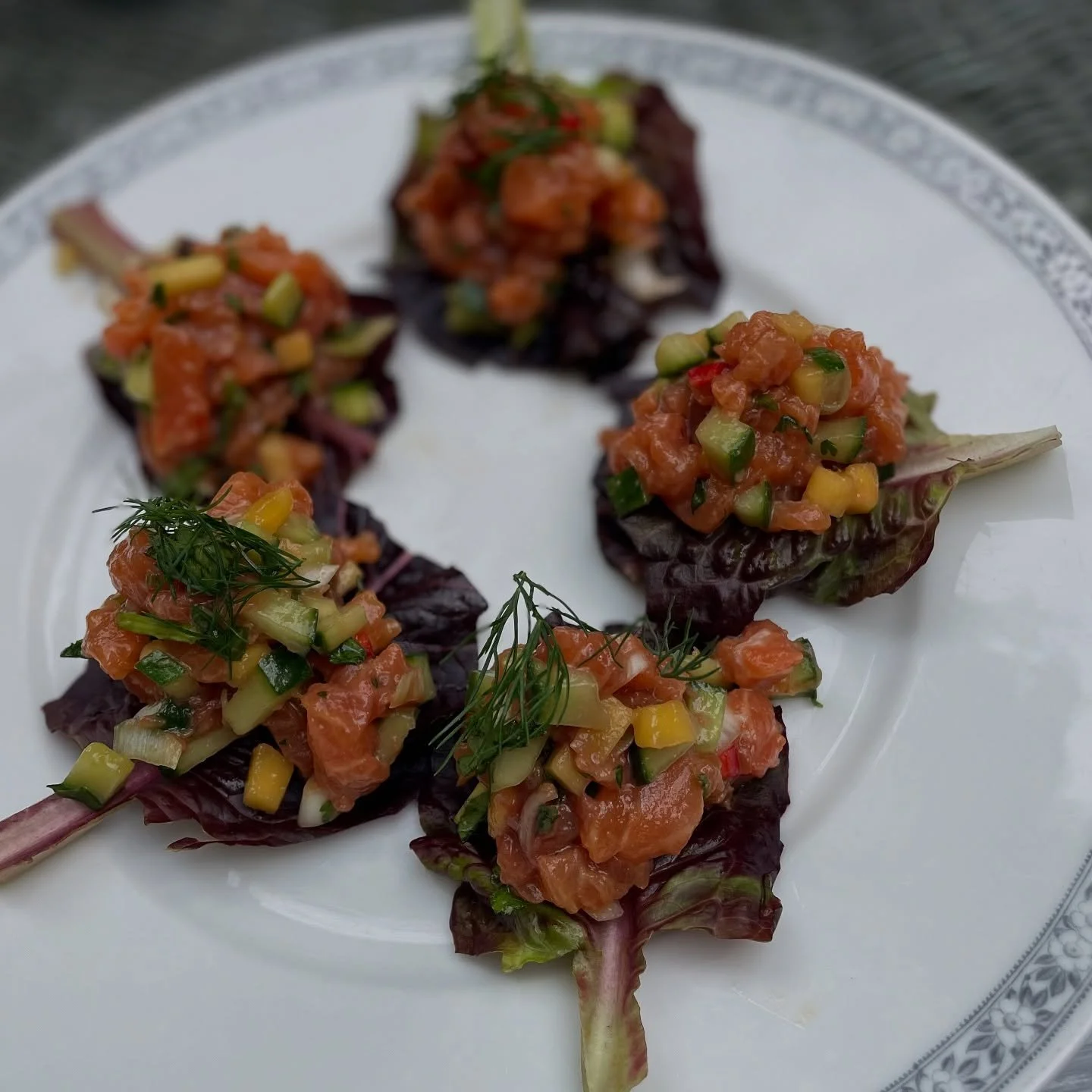 Another ridiculously easy canap&eacute; (or starter!) is salmon tartare. Honestly, I could eat this every single day. Perfect served with an ice cold glass of white wine or bubbles.🐟💛

It also works beautifully with tuna or trout - just make sure t